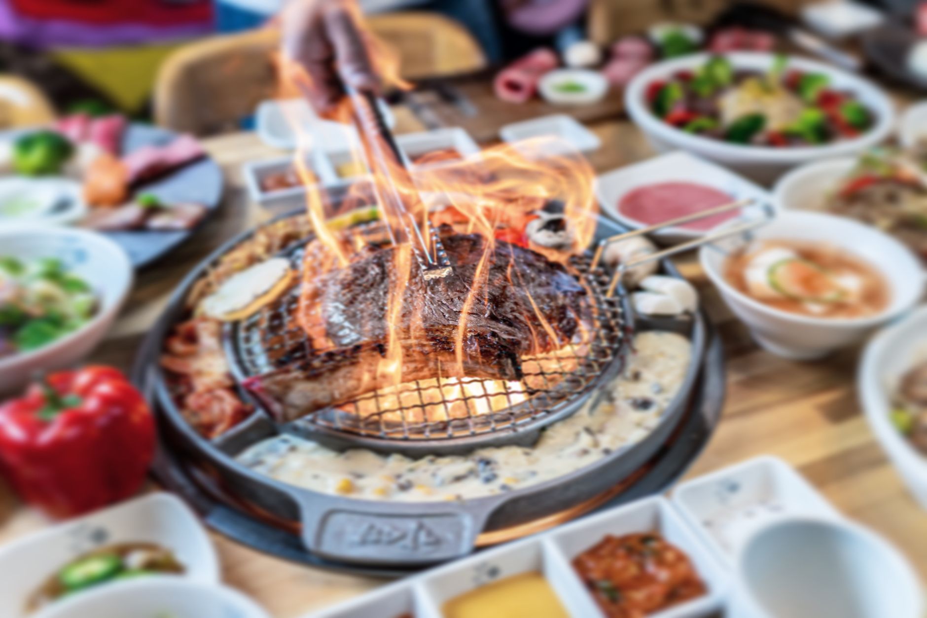 여럿이 함께 나누는 명절 갈비찜 상차림