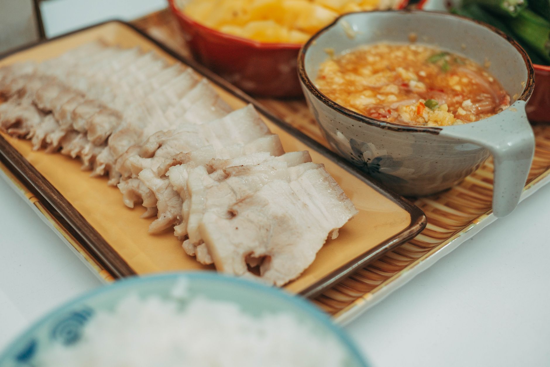 보쌈 이름 뜻 보쌈은 쌈 재료와 상차림을, 수육은 익힌 고기를 중심으로 보여 주는 비교